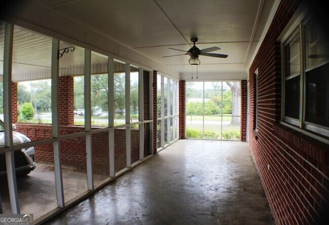 Building Photo - 106 Oakhurst St