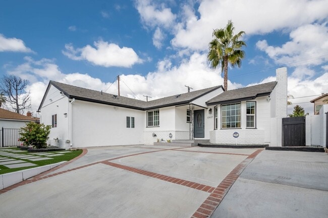 Building Photo - 12617 Solvang St