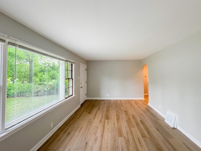 Building Photo - 7724 Monroe Dr