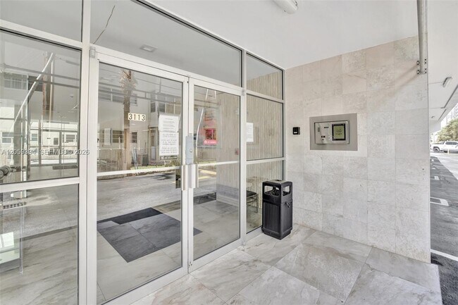 Foto del edificio - 3113 S Ocean Dr