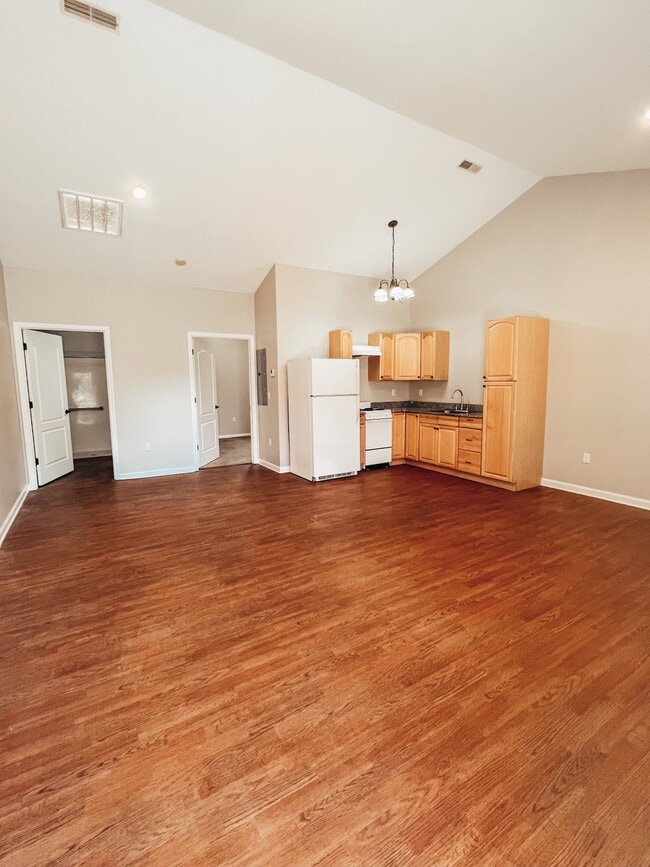 Building Photo - 2453 Homewood Ave