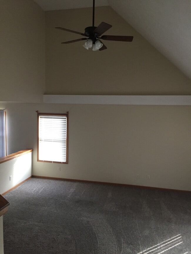 Building Photo - 579 Foxcross Dr