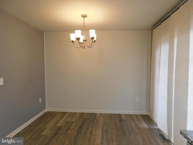 Building Photo - 102 Zephyr Ln