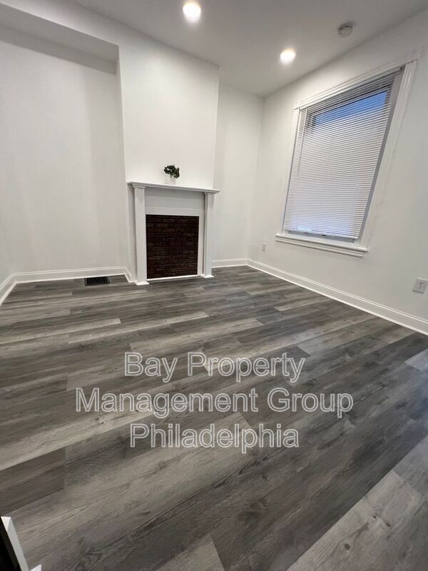 Building Photo - 526 N Hobart St