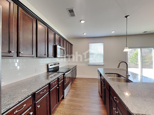 Building Photo - 136 Hamilton Park Dr