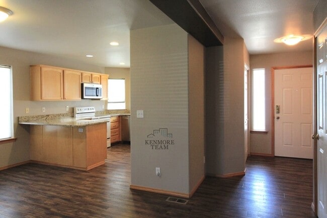 Building Photo - 4 Bedroom, 3 Bath Home in South Kennewick