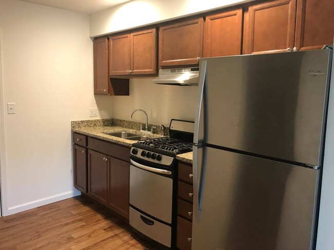 Building Photo - Pinecrest Apartments