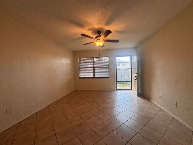 Foto del edificio - 1351 S Ridgewood Ave