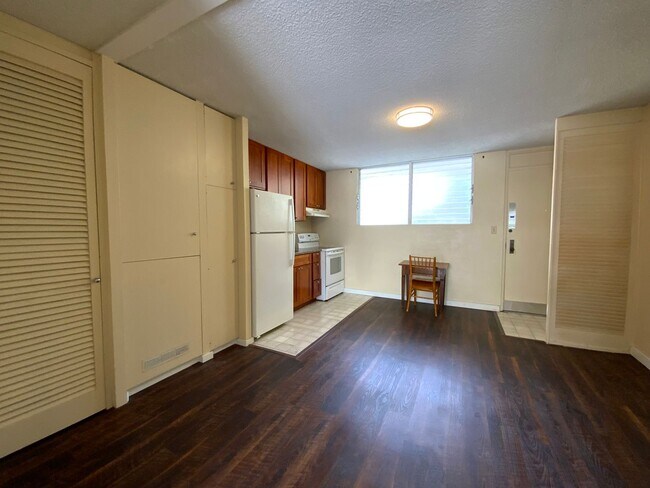 Foto del edificio - 1 BEDROOM WAIKIKI APARTMENT