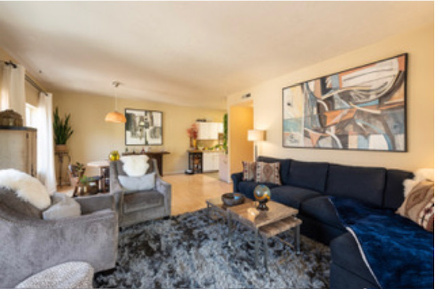LIVING RM TO DINING - 1441 SW Clay St