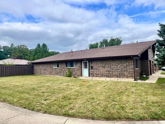 Building Photo - 1215 Fulton Dr
