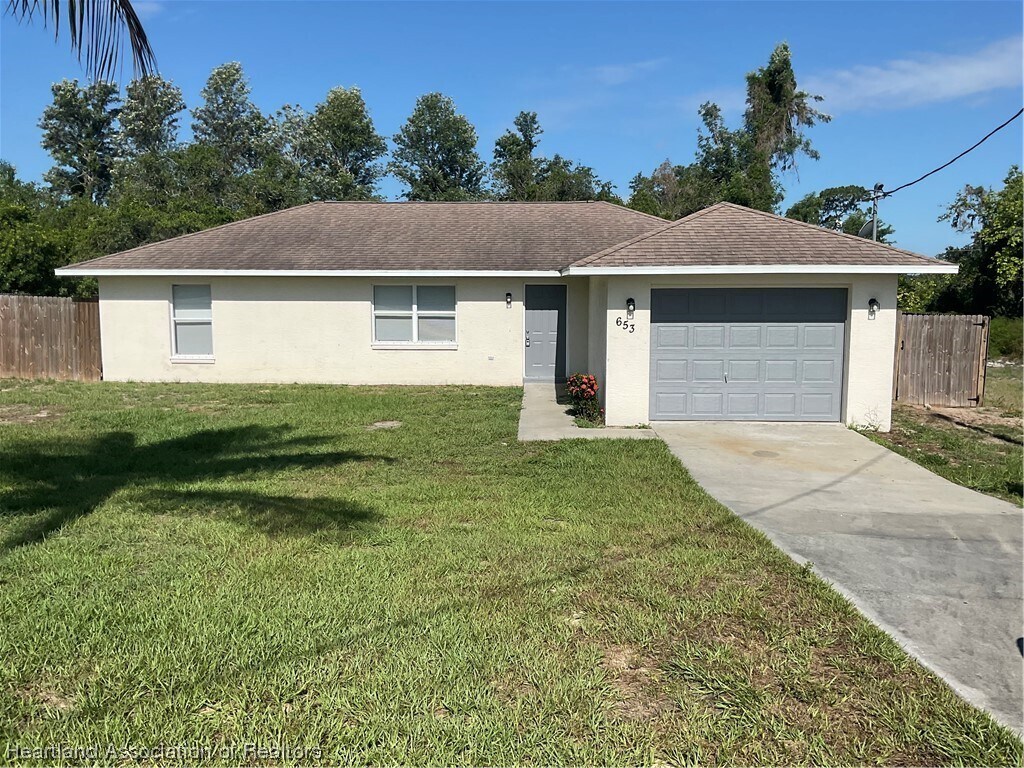 653 Holmes Ave, Lake Placid, FL 33852 House Rental in Lake Placid, FL