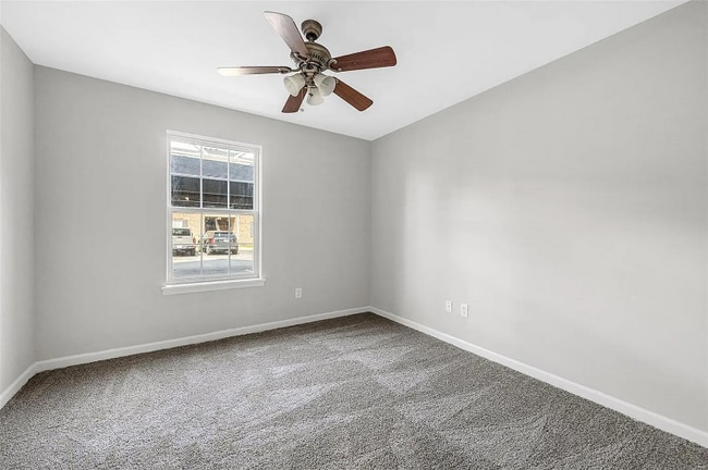 Building Photo - 111 Saravalle Dr