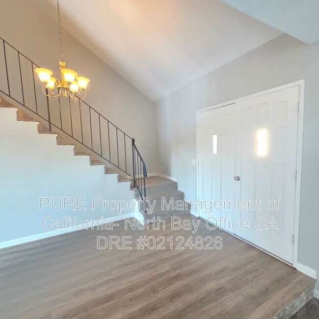 Foto del edificio - 810 Louise Dr