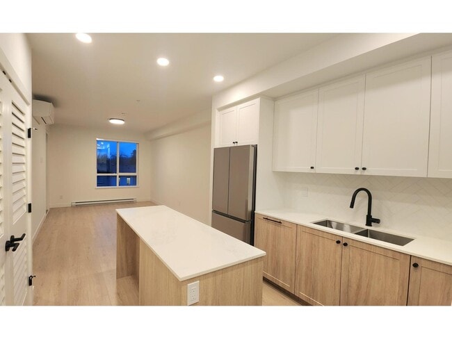 Photo du bâtiment - 19985-19976 76 Ave