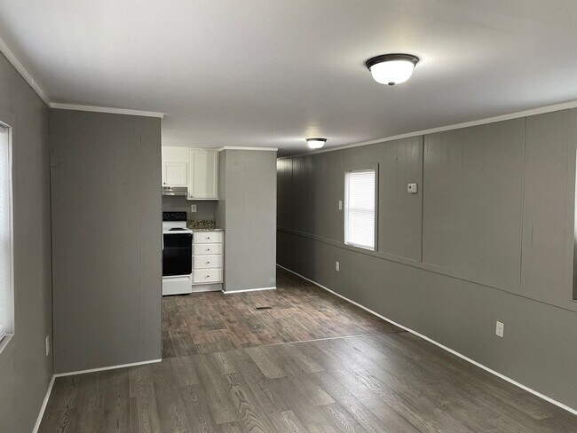 Foto del edificio - 3 BDRM 1/5 BA SINGLEWIDE MOBILE HOME IN PARK,INSIDE PETS OK WITH $25 EXTRA PER MONTH & $250 NON-R...