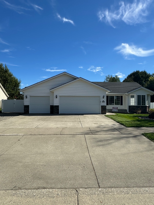 Primary Photo - 2598 W Broadmoore Dr