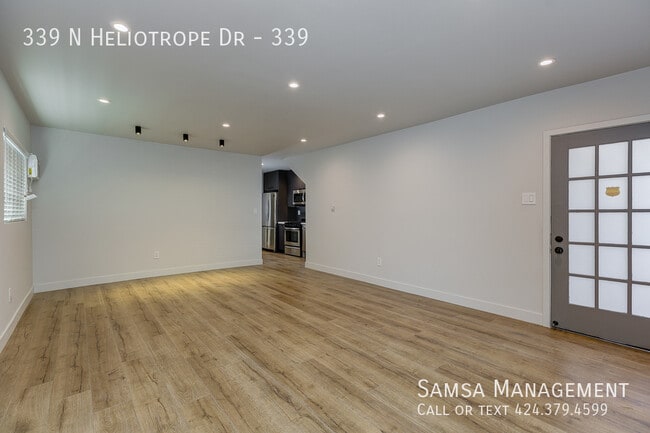 Foto del edificio - 339 Heliotrope Dr