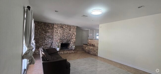 Building Photo - 1716 Kiltie Way
