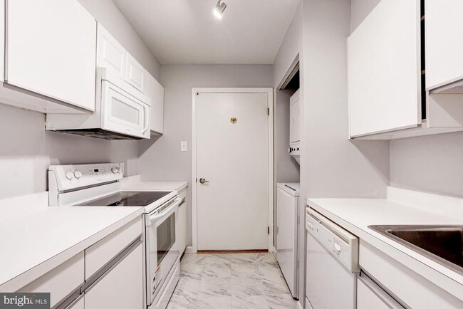 Building Photo - 1140 23rd St NW