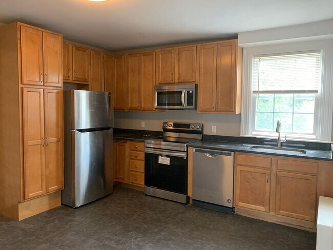 Building Photo - 30 Elmgrove Ave