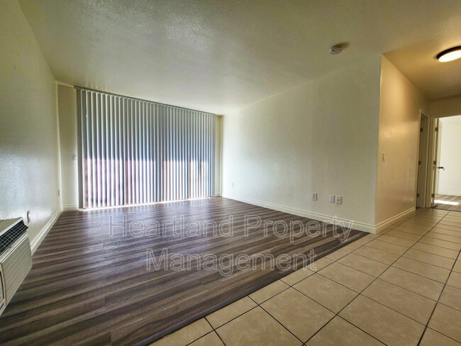 Foto del edificio - 1350 N Escondido Blvd