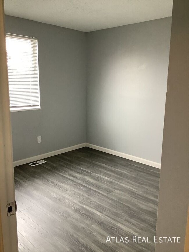 Building Photo - 1417 S Biscay Way