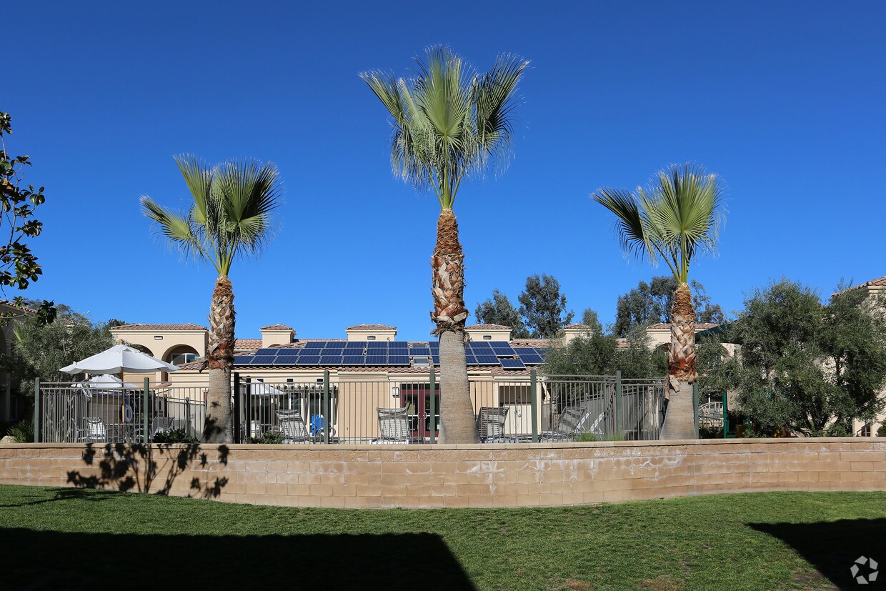 Foto del edificio - Orange Garden Apartments