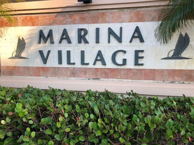 Building Photo - 100 NE 6th St