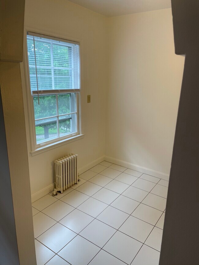 Building Photo - 227 Montrose Pl
