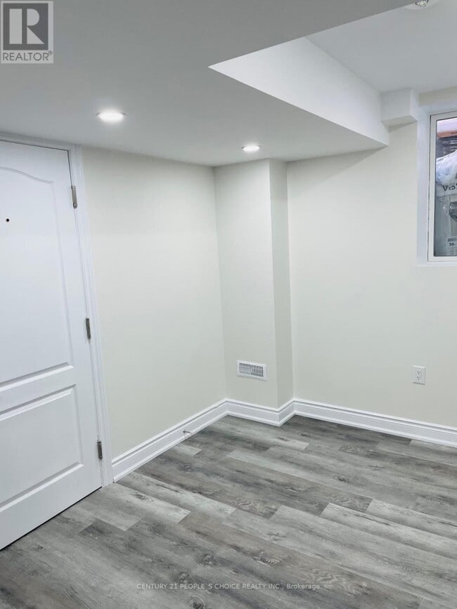 Building Photo - 44 Enford Cres