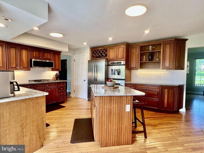 Foto del edificio - 3310 Ephross Cir