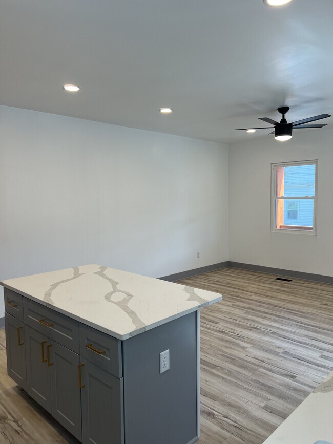 Building Photo - 1132 Ann St