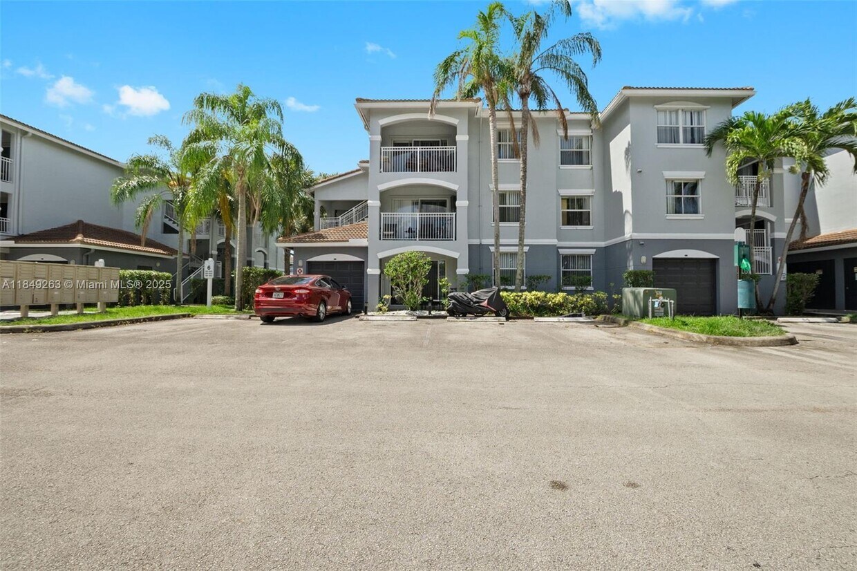 Foto principal - 9630 NW 2nd St