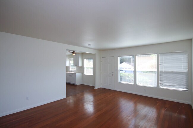 Foto del edificio - 3148 Abella St