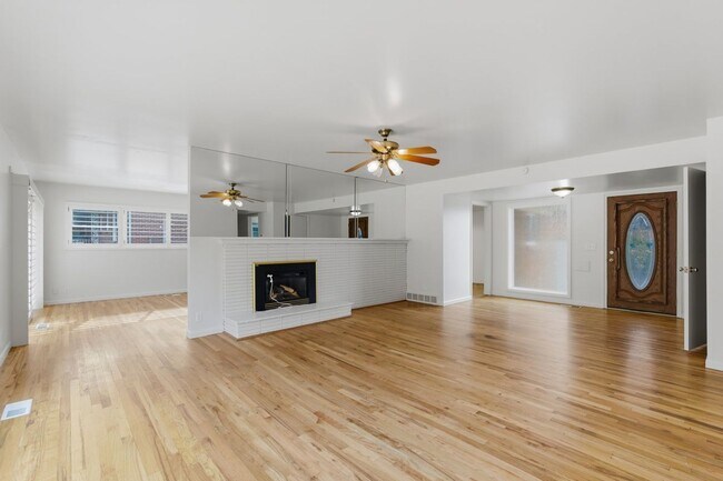 Foto del edificio - Spacious 4 Bed, 3 Bath Home Near Weber State