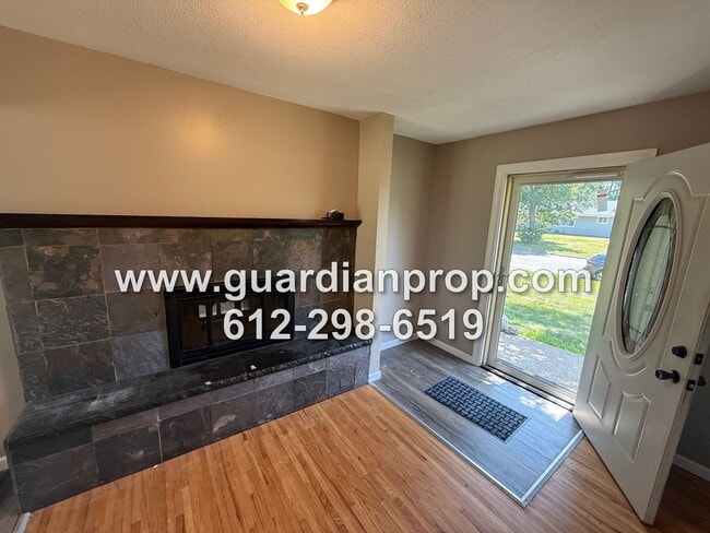 Building Photo - Cottage Grove House Available Now, Lower F...