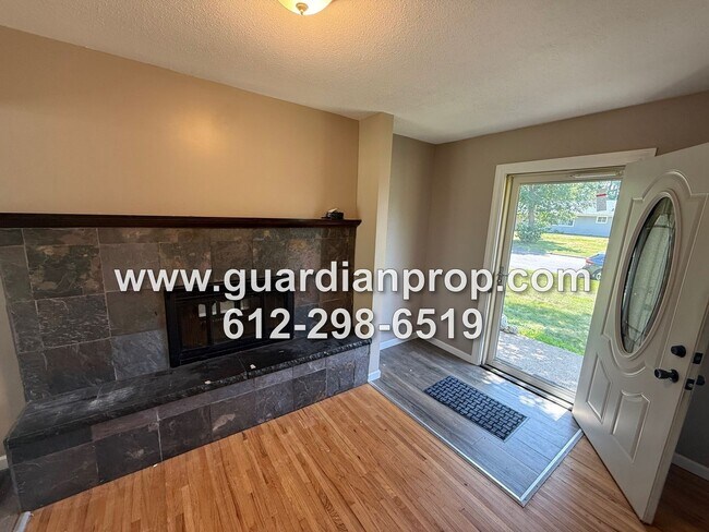Foto del edificio - Cottage Grove House Available Now, Lower F...