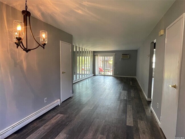 Building Photo - 8 Springwood Dr