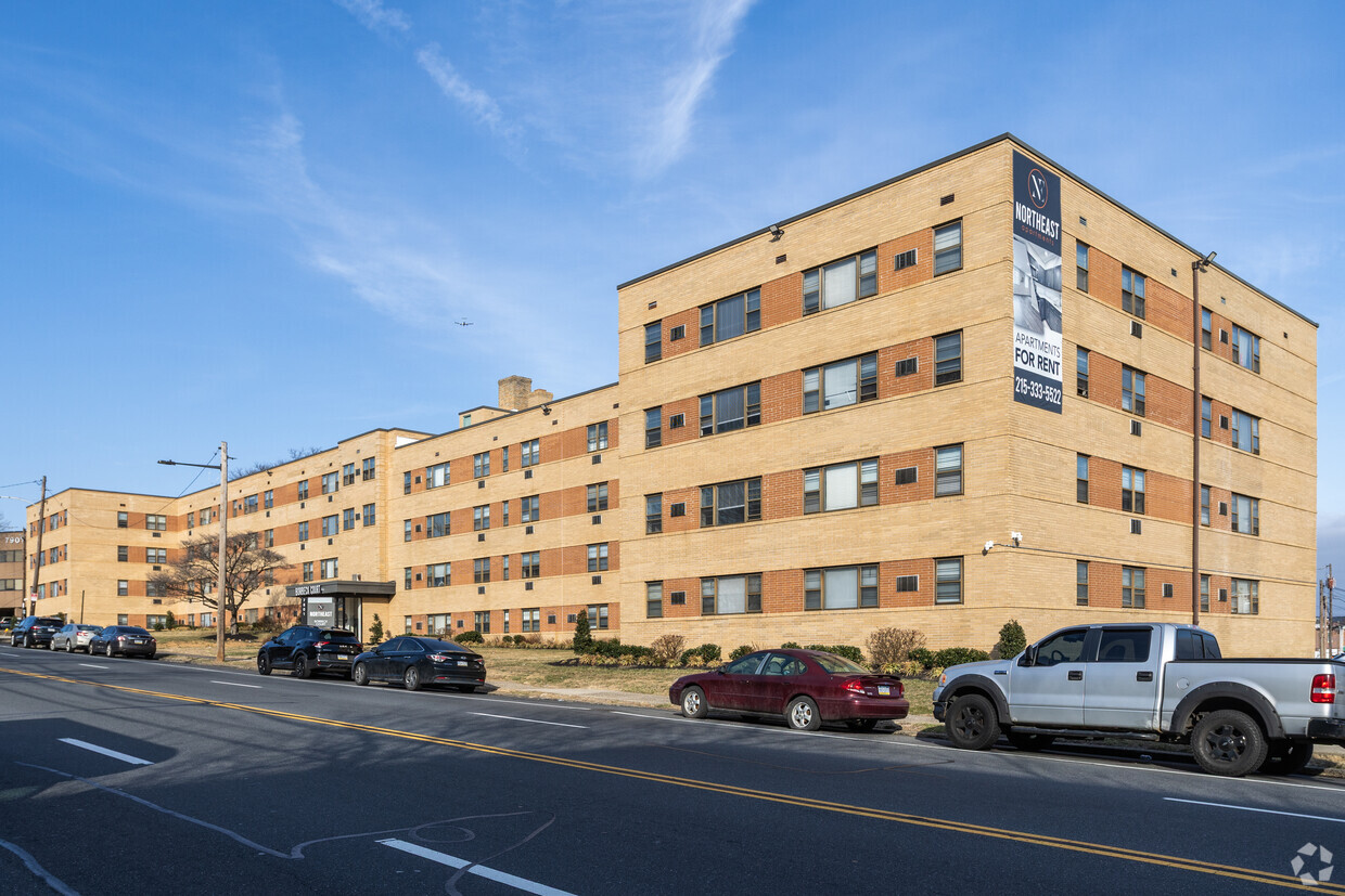 Primary Photo - Borbeck Court