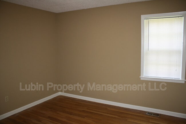 Building Photo - 4640 Plato Ave