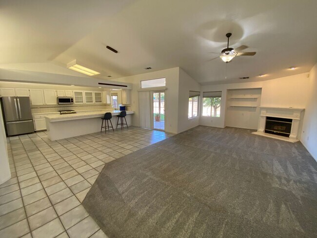 Foto del edificio - NW Visalia Home with pool Available soon