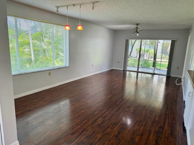 Building Photo - 1101 Glenmoor Dr