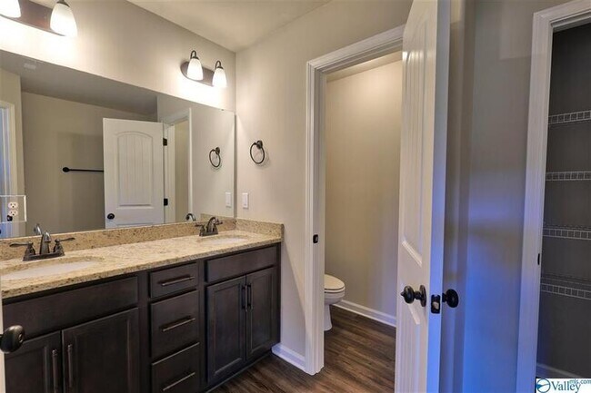 Foto del edificio - 152 Heritage Way Dr