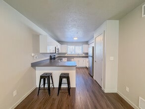 Building Photo - 64 W 600 S