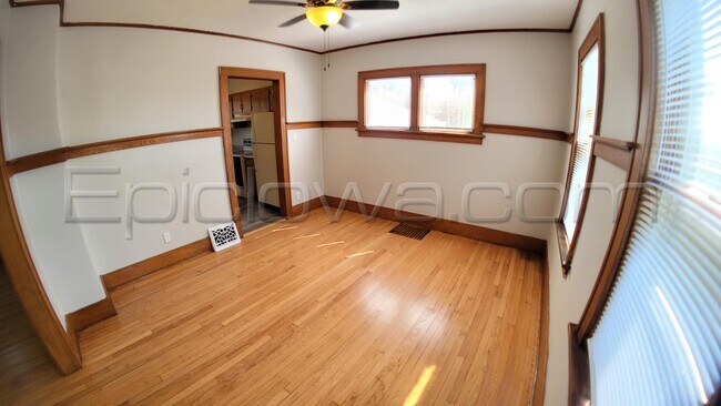 Foto del edificio - 1112 Maplewood Dr NE