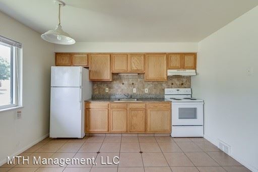 Building Photo - 2073 Philomene Blvd