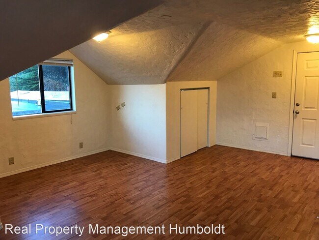 Building Photo - 430 D St