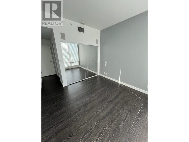 Photo du bâtiment - 1288 W Georgia St