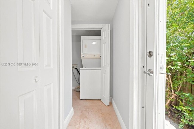 Building Photo - 2301 Tequesta Ln